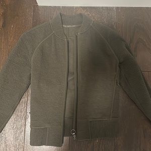 Lululemon size 6 jacket